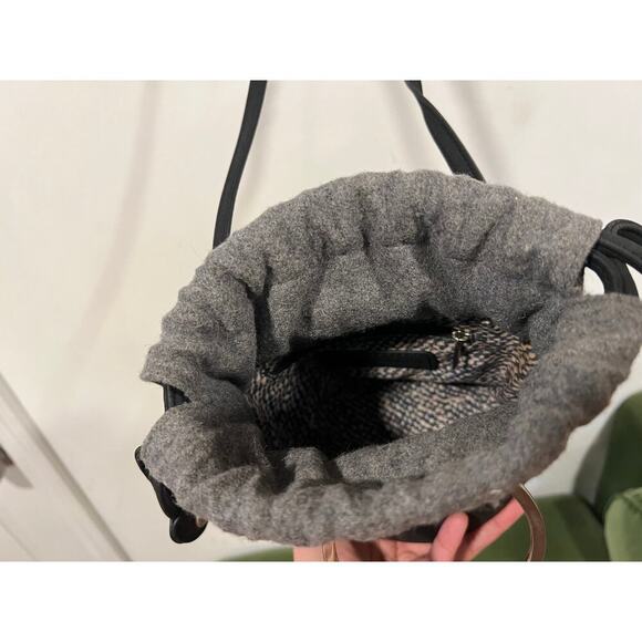 Steve Madden Minimalist Cross body Bucket Bag - Picture 9 of 9